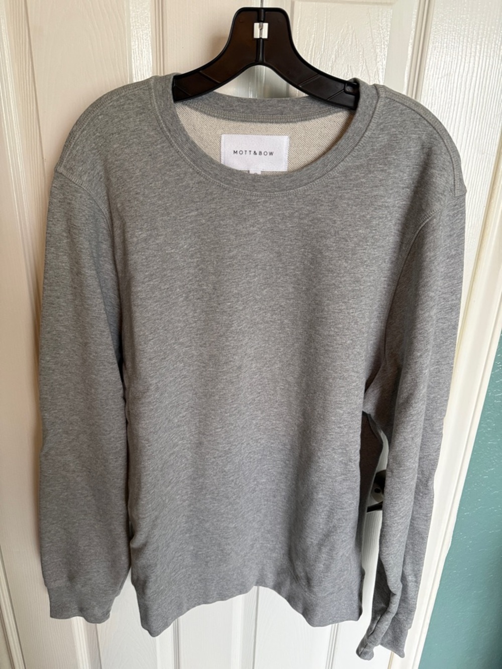 Mott & Bow Men's Gray Crewneck Sweatshirt